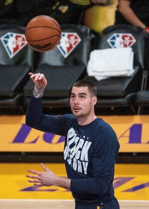 Juancho Hernangomez 41 of the Utah Jazz warmups prior to the NBA, Basketball Herren, USA game between Los Angeles Lakers and Utah Jazz, at Crypto.com Arena in Los Angeles, California, United States, 16 February 2022. Los Angeles Lakers vs. Utah Jazz !ACHTUNG: NUR REDAKTIONELLE NUTZUNG!  Copyright: xJavierxRojasx AME6431 20220217-81a2494175c1f8b1887bfc662d41218f684b3978