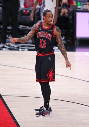 CHICAGO, IL - FEBRUARY 16: Chicago Bulls forward DeMar DeRozan (11) looks on during a NBA, Basketball Herren, USA game between the Sacramento Kings and the Chicago Bulls on February 16, 2022 at the United Center in Chicago, IL. (Photo by Melissa Tamez Icon Sportswire) NBA: FEB 16 Kings at Bulls Icon22021629