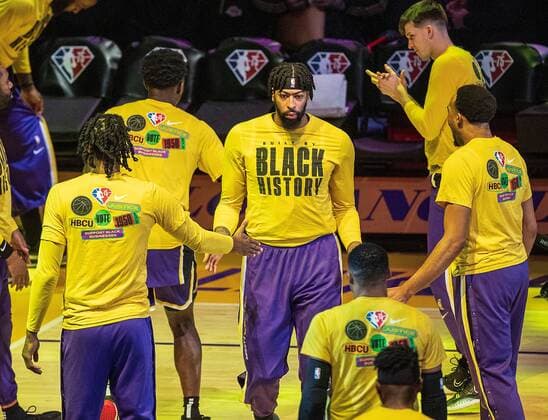 Anthony Davis (C) of the Los Angeles Lakers is introduced prior to a NBA, Basketball Herren, USA game against the Utah Jazz at Crypto.com Arena in Los Angeles, California, United States, 16 February 2022. Los Angeles Lakers vs. Utah Jazz !ACHTUNG: NUR REDAKTIONELLE NUTZUNG!  Copyright: xJavierxRojasx AME6466 20220217-9d40517bdf5a50ecbd5ad7bc46f78a8822d1381b