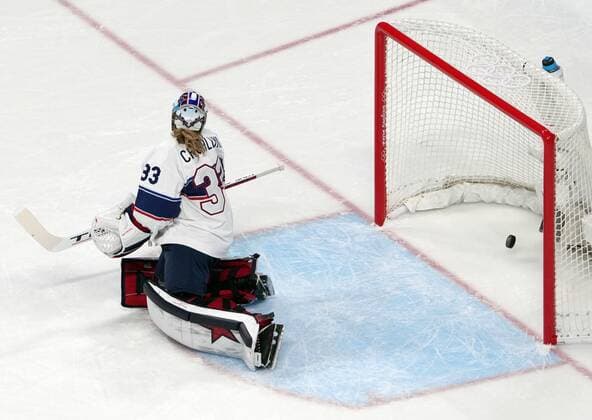 China Olympics 2022 Ice hockey, Eishockey Women Canada - US 8117696 17.02.2022 Goaltender Alex Cavallini, of the United States, reacts after failing to save her goal in the women s ice hockey gold medal match between Canada and the United States during the Beijing 2022 Winter Olympic Games, Olympische Spiele, Olympia, OS at Wukesong Sports Centre in Beijing, China. Alexander Vilf Sputnik Beijing China  Copyright: xAlexanderxVilfx