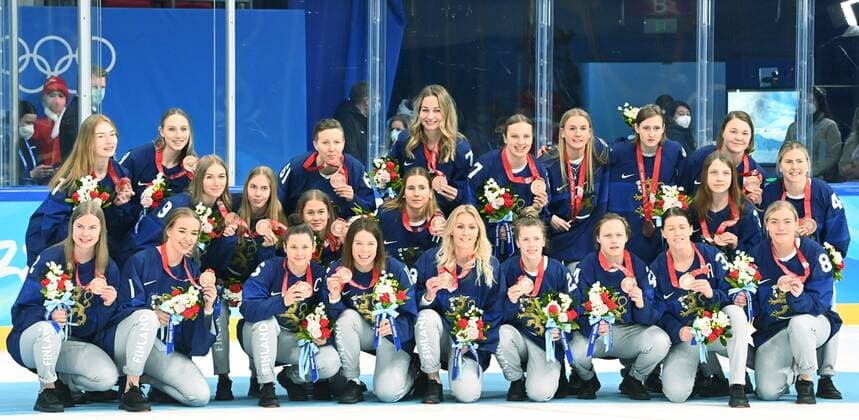 Team Finland wins bronze-medals of Ladies Ice-Hockey at the Beijing Winter Olympic Games, Olympische Spiele, Olympia, OS in the Wukesong Sports Centre in Beijing on February 17, 2022. Beijing China LKLAPX20220217090809F430  Copyright: xJussixNukarix
