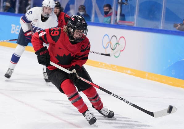 (220217) -- BEIJING, Feb. 17, 2022 -- Marie-Philip Poulin of Canada competes during the Ice hockey, Eishockey women s Gold medal game of Beijing 2022 Winter Olympics between Canada and the United States at Wukesong Sports Centre in Beijing, capital of China, Feb. 17, 2022. ) (BEIJING2022)CHINA-BEIJING-OLYMPIC Winter games, Winterspiele,Spiele, Summer games ICE HOCKEY-WOMEN S GOLD MEDAL GAME-CAN VS USA (CN) DuxYu 