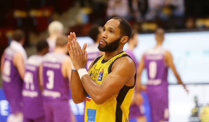 Ludwigsburg , Basketball easycredit BBL Bundesliga . MHP Riesen Ludwigsburg vs. BG Göttingen , Tekele Cotton ( Riesen )