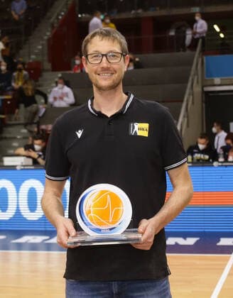 Ludwigsburg , Basketball easycredit BBL Bundesliga . MHP Riesen Ludwigsburg vs. BG Göttingen , Verleihung Matthias Grothe Award , Preisträger Ross Jorgusen