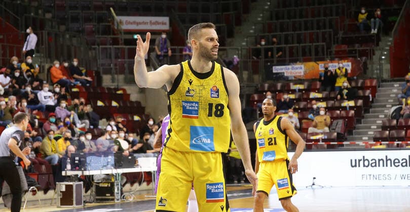 Ludwigsburg , Basketball easycredit BBL Bundesliga . MHP Riesen Ludwigsburg vs. BG Göttingen , Jonas Wohlfarth-Bottermann ( Riesen )