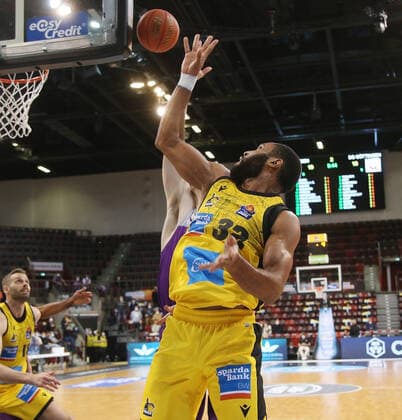 Tekele Cotton (Riesen) . MHP Riesen Ludwigsburg vs.BG Göttingen . Basketball-Bundesliga 2021-2022. Ludwigsburg , GER, 16.02.2022,