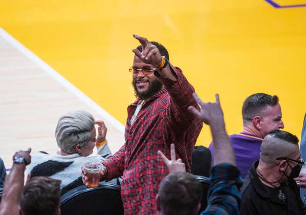 February 16, 2022, Los Angeles, California, USA: Super Bowl Champion Aaron Donald of the Los Angeles Rams attends the NBA, Basketball Herren, USA game between the Los Angeles Lakers and the Utah Jazz on Wednesday February 16, 2022 at Crypto.com Arena in Los Angeles, California. Lakers defeat Jazz, 106-101. PI Los Angeles USA - ZUMAp124 20220216_zaa_p124_041 Copyright: xJAVIERxROJASx