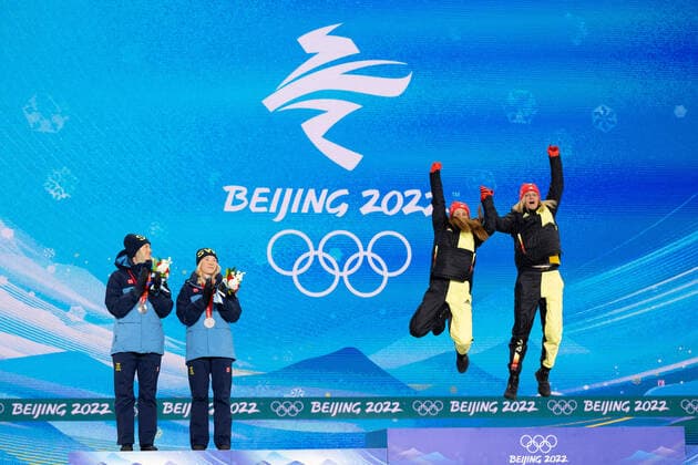 220217 Maja Dahlqvist and Jonna Sundling of Sweden look at Katharina Hennig and Victoria Carl of Germany as the jump ont the podium at the medal ceremony for women s cross-country skiing team sprint during day 13 of the 2022 Winter Olympics on February 17, 2022 in Zhangjiakou. Photo: Vegard Grott BILDBYRAN kod VG JM0291 bbeng Olympic Games, Olympische Spiele, Olympia, OS olympics winter olympics os ol olympiska spel vinter-os olympiske leker peking peking 2022 beijing 2022 beijing 2022 olympic games beijing 2022 winter olympic games peking-os beijing-ol vinter-ol medaljceremoni medaljeseremoni sprint teamsprint sverige tyskland Copyright: VEGARDxGRoTT BB220217VG001