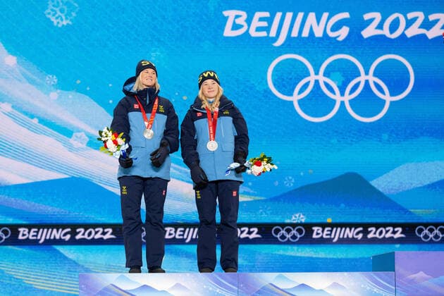 220217 Maja Dahlqvist and Jonna Sundling of Sweden with their silver medals at the medal ceremony for women s cross-country skiing team sprint during day 13 of the 2022 Winter Olympics on February 17, 2022 in Zhangjiakou. Photo: Vegard Grott BILDBYRAN kod VG JM0291 bbeng Olympic Games, Olympische Spiele, Olympia, OS olympics winter olympics os ol olympiska spel vinter-os olympiske leker peking peking 2022 beijing 2022 beijing 2022 olympic games beijing 2022 winter olympic games peking-os beijing-ol vinter-ol medaljceremoni medaljeseremoni sprint teamsprint sverige silver jubel Copyright: VEGARDxGRoTT BB220217VG006