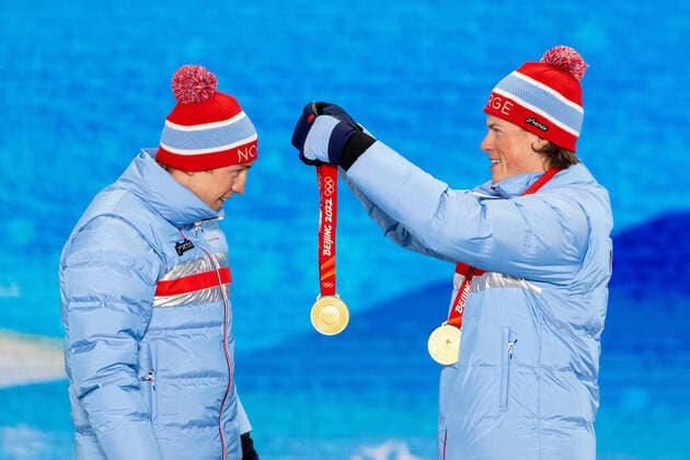 220217 Erik Valnes and Johannes Hosflot Klaebo of Norway with their gold medals at the medal ceremony for men s cross-country skiing team sprint during day 13 of the 2022 Winter Olympics on February 17, 2022 in Zhangjiakou. Photo: Vegard Grott BILDBYRAN kod VG JM0291 bbeng Olympic Games, Olympische Spiele, Olympia, OS olympics winter olympics os ol olympiska spel vinter-os olympiske leker peking peking 2022 beijing 2022 beijing 2022 olympic games beijing 2022 winter olympic games peking-os beijing-ol vinter-ol medaljceremoni medaljeseremoni norge jubel guld gold Copyright: VEGARDxGRoTT BB220217VG018