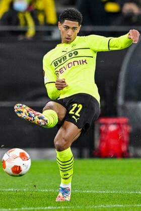 Europa League, Play-Off: Borussia Dortmund - Glasgow Rangers 17.02.2022 im Signal-Iduna-Park in Dortmund. Einzelaktion von Dortmund s Jude Bellingham Copyright: xChristopherxNeundorfx