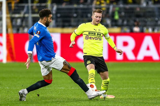 Marco Reus (Borussia Dortmund BVB, 11) im Zweikampf gegen Connor Goldson (Glasgow Rangers FC, 06), GER, Borussia Dortmund BVB vs. Glasgow Rangers FC, K.-o.-Runden-Play-off, Europa League, Spielzeit 2021 2022, 17.02.2022, DFB DFL regulations prohibit any use of photographs as image sequences and or quasi-video., GER, Borussia Dortmund BVB vs. Glasgow Rangers FC, K.-o.-Runden-Play-off, Europa League, Spielzeit 2021 2022, 17.02.2022 Dortmund Copyright: xEibner-Pressefoto GabrielxBoiax EP_EEP