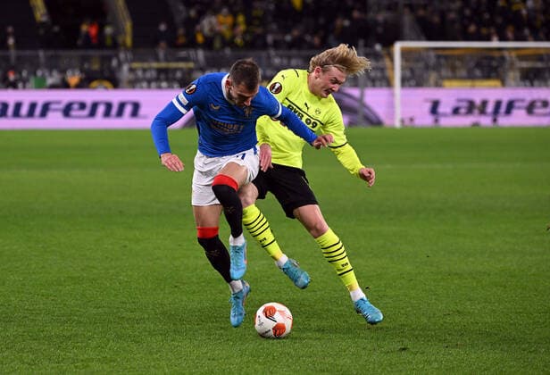 17.02.2022, xjhx, Fussball UEFA Europa League , Borussia Dortmund - Glasgow Rangers emspor, v.l. Borna Barisic (Glasgow Rangers), Julian Brandt (Borussia Dortmund) (DFL DFB REGULATIONS PROHIBIT ANY USE OF PHOTOGRAPHS as IMAGE SEQUENCES and or QUASI-VIDEO) Dortmund