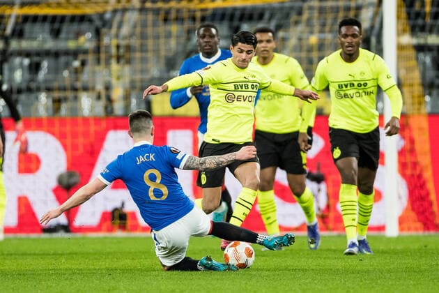 UEFA Europa League, Borussia Dortmund - Rangers FC; 17.02.2022 Ryan Jack (Rangers FC, 8), Mahmoud Dahoud (Borussia Dortmund, 8) UEFA Europa League, Borussia Dortmund - Rangers FC, Dortmund, SIGNAL IDUNA PARK REGULATIONS PROHIBIT ANY USE OF PHOTOGRAPHS AS IMAGE SEQUENCES AND OR QUASI-VIDEO. Copyright: xBEAUTIFULxSPORTS Wunderlx