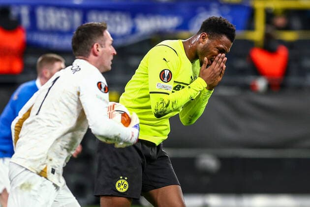 Dan-Axel Zagadou (Borussia Dortmund BVB, 05) unzufrieden, enttäuscht enttaeuscht, GER, Borussia Dortmund BVB vs. Glasgow Rangers FC, K.-o.-Runden-Play-off, Europa League, Spielzeit 2021 2022, 17.02.2022, DFB DFL regulations prohibit any use of photographs as image sequences and or quasi-video., GER, Borussia Dortmund BVB vs. Glasgow Rangers FC, K.-o.-Runden-Play-off, Europa League, Spielzeit 2021 2022, 17.02.2022 Dortmund Copyright: xEibner-Pressefoto GabrielxBoiax EP_EEP