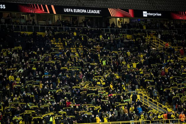 UEFA Europa League, Borussia Dortmund - Rangers FC; 17.02.2022 Fans halten Schals hoch UEFA Europa League, Borussia Dortmund - Rangers FC, Dortmund, SIGNAL IDUNA PARK REGULATIONS PROHIBIT ANY USE OF PHOTOGRAPHS AS IMAGE SEQUENCES AND OR QUASI-VIDEO. Copyright: xBEAUTIFULxSPORTS Wunderlx