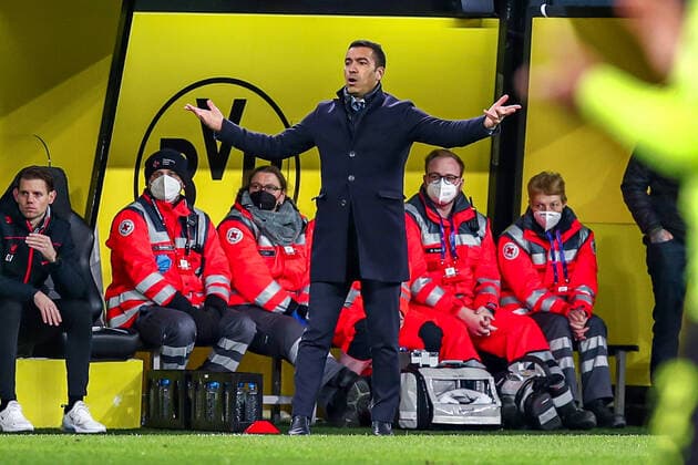 Giovanni Van Bronckhorst (Glasgow Rangers FC, Chef-Trainer) gestikuliert, Gestik, GER, Borussia Dortmund BVB vs. Glasgow Rangers FC, K.-o.-Runden-Play-off, Europa League, Spielzeit 2021 2022, 17.02.2022, DFB DFL regulations prohibit any use of photographs as image sequences and or quasi-video., GER, Borussia Dortmund BVB vs. Glasgow Rangers FC, K.-o.-Runden-Play-off, Europa League, Spielzeit 2021 2022, 17.02.2022 Dortmund Copyright: xEibner-Pressefoto GabrielxBoiax EP_EEP