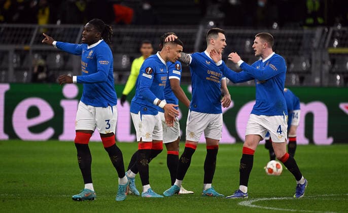 17.02.2022, xjhx, Fussball UEFA Europa League , Borussia Dortmund - Glasgow Rangers emspor, v.l. James Tavernier (Glasgow Rangers) celebrate the goal, Der Torjubel zum 0:1 (DFL DFB REGULATIONS PROHIBIT ANY USE OF PHOTOGRAPHS as IMAGE SEQUENCES and or QUASI-VIDEO) Dortmund
