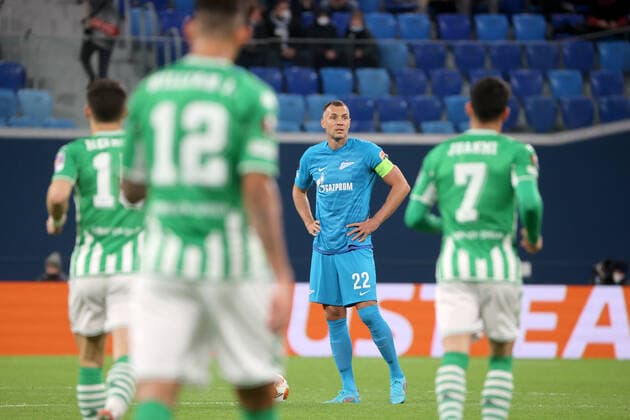 ST PETERSBURG, RUSSIA - FEBRUARY 17, 2022: Zenit s Artem Dzyuba in the 1st leg of the 2021 22 UEFA Europa League play-offs between Zenit St Petersburg and Real Betis Seville at Gazprom Arena. Alexander Demianchuk TASS  TS123EFA