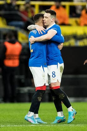 UEFA Europa League, Borussia Dortmund - Rangers FC; 17.02.2022 Die Rangers FC feiern das 0:1 nach Elfmeter durch James Tavernier (Rangers FC, 2) UEFA Europa League, Borussia Dortmund - Rangers FC, Dortmund, SIGNAL IDUNA PARK REGULATIONS PROHIBIT ANY USE OF PHOTOGRAPHS AS IMAGE SEQUENCES AND OR QUASI-VIDEO. Copyright: xBEAUTIFULxSPORTS Wunderlx