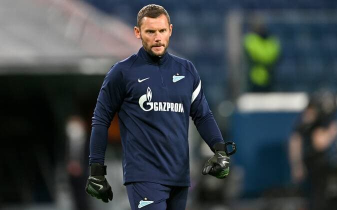 Russia Soccer Europa League Zenit - Betis 8118765 17.02.2022 Zenit s coach Yuri Zhevnov is seen during the Europa League soccer match between Zenit St.Petersburg and Real Betis, Seville, at the Gazprom Arena stadium, in St.Petersburg, Russia. Alexei Danichev Sputnik Moscow Russia  Copyright: xAlexeixDanichevx