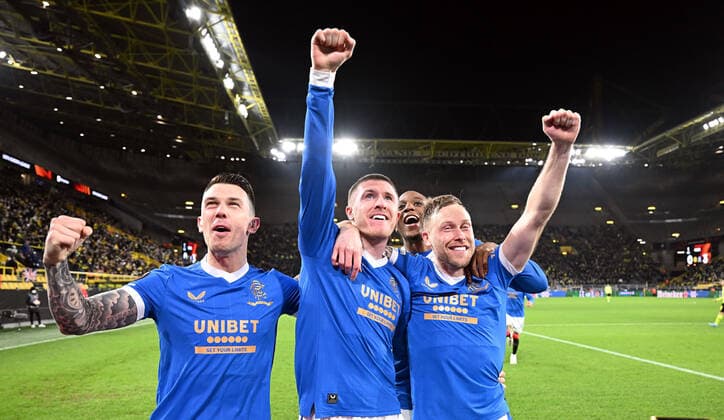 17.02.2022, xjhx, Fussball UEFA Europa League , Borussia Dortmund - Glasgow Rangers emspor, v.l. John Lundstram (Glasgow Rangers) celebrate the goal, Der Torjubel zum 0:3 (DFL DFB REGULATIONS PROHIBIT ANY USE OF PHOTOGRAPHS as IMAGE SEQUENCES and or QUASI-VIDEO) Dortmund