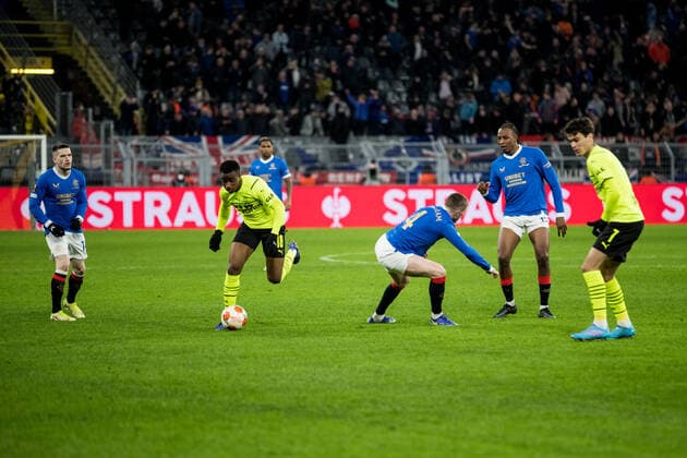 UEFA Europa League, Borussia Dortmund - Rangers FC; 17.02.2022 Youssoufa Moukoko (Borussia Dortmund, 18) spielt John Lundstram (Rangers FC, 4) aus UEFA Europa League, Borussia Dortmund - Rangers FC, Dortmund, SIGNAL IDUNA PARK REGULATIONS PROHIBIT ANY USE OF PHOTOGRAPHS AS IMAGE SEQUENCES AND OR QUASI-VIDEO. Copyright: xBEAUTIFULxSPORTS Wunderlx