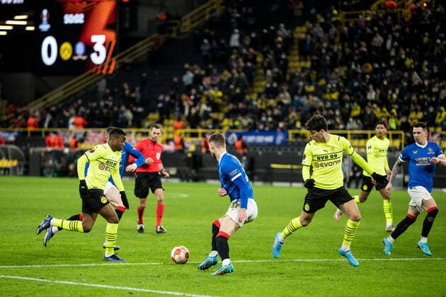 UEFA Europa League, Borussia Dortmund - Rangers FC; 17.02.2022 Youssoufa Moukoko (Borussia Dortmund, 18) legt zum 1:3 vor UEFA Europa League, Borussia Dortmund - Rangers FC, Dortmund, SIGNAL IDUNA PARK REGULATIONS PROHIBIT ANY USE OF PHOTOGRAPHS AS IMAGE SEQUENCES AND OR QUASI-VIDEO. Copyright: xBEAUTIFULxSPORTS Wunderlx