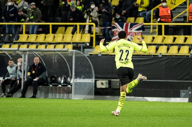 UEFA Europa League, Borussia Dortmund - Rangers FC; 17.02.2022 Jude Bellingham (Borussia Dortmund, 22) nimmt sich keine Zeit zu jubeln, sondern stuermt nach seinem Treffer direkt weiter UEFA Europa League, Borussia Dortmund - Rangers FC, Dortmund, SIGNAL IDUNA PARK REGULATIONS PROHIBIT ANY USE OF PHOTOGRAPHS AS IMAGE SEQUENCES AND OR QUASI-VIDEO. Copyright: xBEAUTIFULxSPORTS Wunderlx