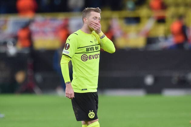 Fußball - Europa League - Borussia Dortmund - Glasgow Rangers am 17.02.2022 im Signal Iduna Park in Dortmund Marco Reus (Borussia Dortmund) unzufrieden, enttäuscht, enttaeuscht, niedergeschlagen. MT