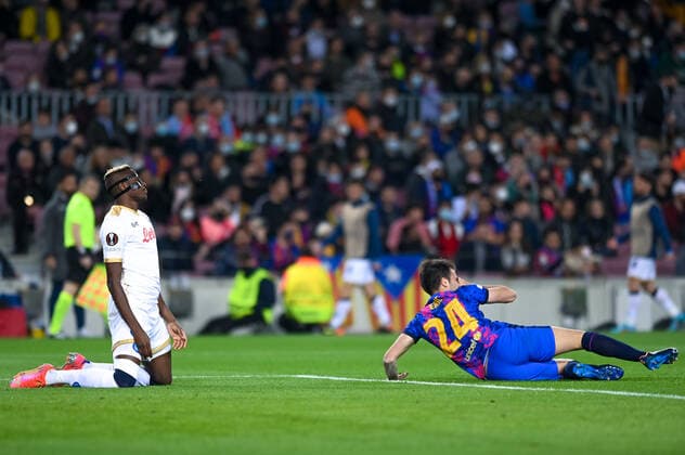 17th February 2022; Camp Nou; Barcelona; Spain; UEFA Europa League; FC Barcelona, Barca vs Napoli; Pedri Gonzalez (Barca) and Victor Osimhen (Napoli) Barcelona Barcelona Spain Futbol Copyright: xGerardxFrancox xAgenciaxLOFx