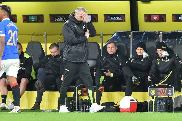 Fußball - Europa League - Borussia Dortmund - Glasgow Rangers am 17.02.2022 im Signal Iduna Park in Dortmund Trainer Marco Rose (Borussia Dortmund) unzufrieden, enttäuscht, enttaeuscht, niedergeschlagen. MT