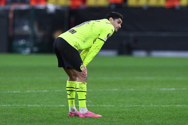 Fußball Europa League K.-o.-Runde-Play-Off Borussia Dortmund - Glasgow Rangers am 17.02.2022 im Signal Iduna Park in Dortmund Mahmoud Dahoud ( Dortmund ) enttäuscht nach dem Spielende xRx