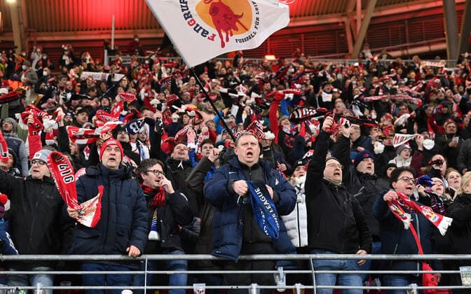 Fussball, Herren, Saison 2021 2022, Europa League (Play-offs, zum Erreichen des Achtelfinals, Hinspiel), RB Leipzig - Real Sociedad San Sebastian, Fans von Leipzig, 17.02. 2022, Copyright: xMatthiasxKochx