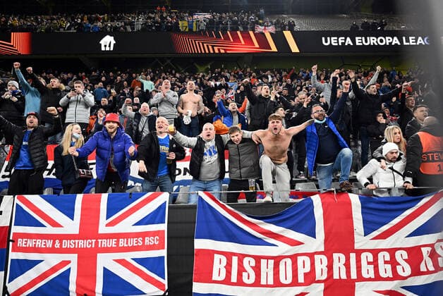 17.02.2022, xjhx, Fussball UEFA Europa League , Borussia Dortmund - Glasgow Rangers emspor, v.l. Rangers Fans freuen sich nach dem Spiel (DFL DFB REGULATIONS PROHIBIT ANY USE OF PHOTOGRAPHS as IMAGE SEQUENCES and or QUASI-VIDEO) Dortmund