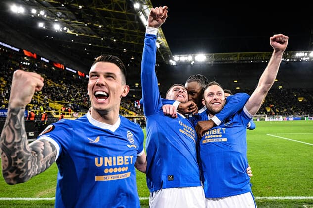 17.02.2022, xjhx, Fussball UEFA Europa League , Borussia Dortmund - Glasgow Rangers emspor, v.l. John Lundstram (Glasgow Rangers) celebrate the goal, Der Torjubel zum 0:3 (DFL DFB REGULATIONS PROHIBIT ANY USE OF PHOTOGRAPHS as IMAGE SEQUENCES and or QUASI-VIDEO) Dortmund