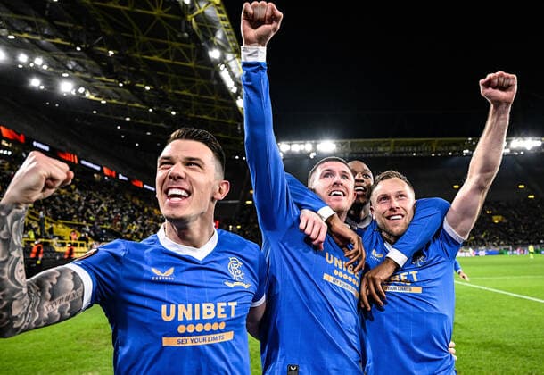 17.02.2022, xjhx, Fussball UEFA Europa League , Borussia Dortmund - Glasgow Rangers emspor, v.l. John Lundstram (Glasgow Rangers) celebrate the goal, Der Torjubel zum 0:3 (DFL DFB REGULATIONS PROHIBIT ANY USE OF PHOTOGRAPHS as IMAGE SEQUENCES and or QUASI-VIDEO) Dortmund