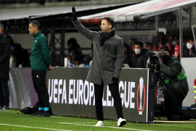 Trainer Domenico Tedesco Einzelbild Freisteller Aktion Fußball Fussball UEFA Euroleague Europa League UEL Herren Saison 2021 2022 17.02.2022 Rasen Ballsport RB Leipzig RBL vs. Real Sociedad San Sebastian DFL regulations prohibit any use of photographs as image sequences and or quasi-video.