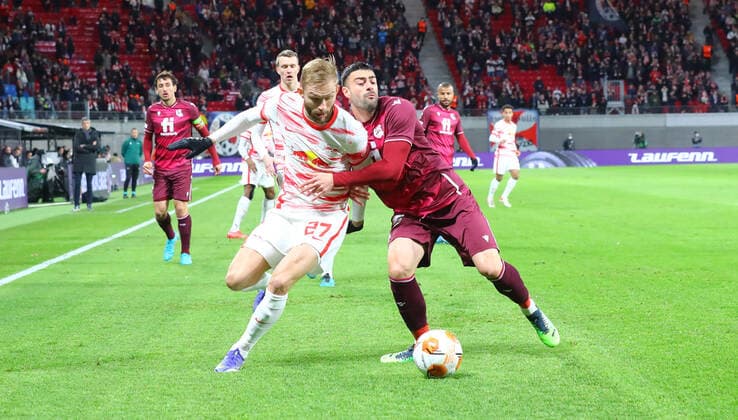RB Leipzig - San Sebastian 17.02.2022 Leipzig, 17.02.2022, Red Bull Arena, Fussball, UEFA Europa League, Play Off Runde , RB Leipzig (GER) vs. Real Sociedad San Sebastian (ESP) , Im Bild v.l.: Konrad Laimer (27, RB Leipzig) und Diego Rico (15, San Sebastian) , UEFA regulations prohibit any use of photographs as image sequences and or quasi-video ,