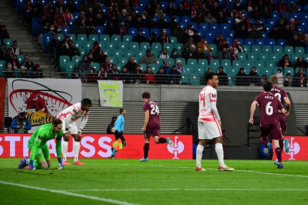 Torjubel zum 0:1 durch Robin Le Normand 24 (San Sebastian), RB Leipzig vs. Real Sociedad, Europa League, PLayoff Hinspiel, 17.02.2022