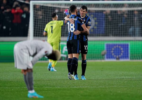 Photo Spada LaPresse February 17 , 2022 - Bergamo ,Italy Soccer Atalanta vs Olympiacos - Europa League 2021 2022 In the photo : Ruslan Malinovskyi (Atalanta BC); Marten de Roon (Atalanta BC);  Copyright: xSpada LaPressex