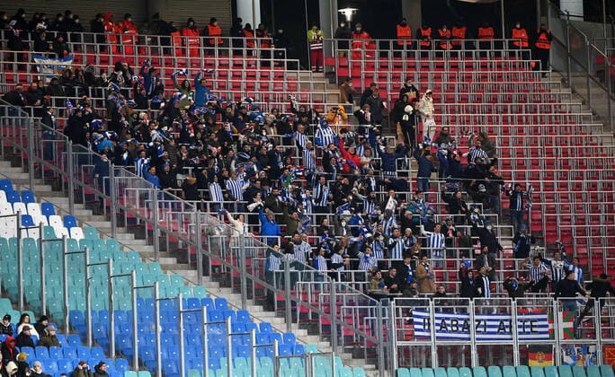 Fussball, Herren, Saison 2021 2022, Europa League (Play-offs, zum Erreichen des Achtelfinals, Hinspiel), RB Leipzig - Real Sociedad San Sebastian, Fans von Real Sociedad, 17.02. 2022, Copyright: xMatthiasxKochx