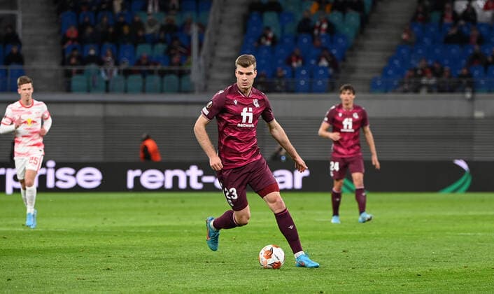 Fussball, Herren, Saison 2021 2022, Europa League (Play-offs, zum Erreichen des Achtelfinals, Hinspiel), RB Leipzig - Real Sociedad San Sebastian, Alexander Sörloth (Real Sociedad), 17.02. 2022, Copyright: xMatthiasxKochx