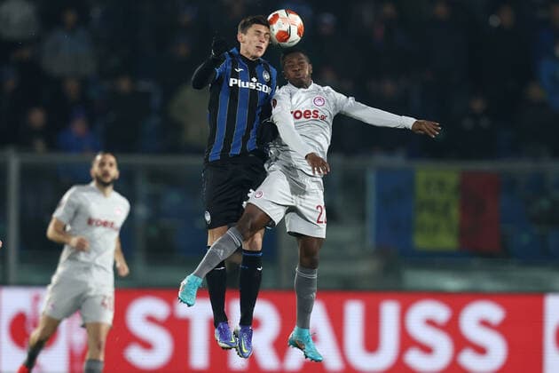 Matteo Pessina (Atalanta BC) and Aguibou Camara (Olympiacos FC) battle for the ball during Atalanta BC vs Olympiakos, football Europa League match in Bergamo, Italy, February 17 2022  Copyright: xFrancescoxScaccianocex xIPAx xx 0