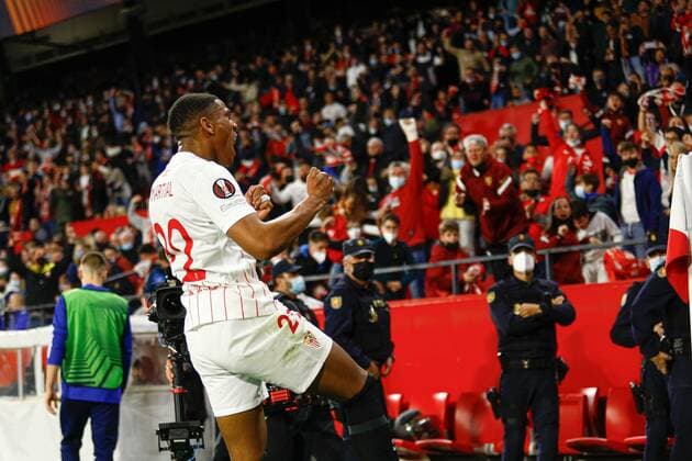 Mandatory Credit: Photo by Antonio Pozo PRESSINPHOTO Shutterstock (12811890a) Anthony Martial of Sevilla FC celebrates after scoring the 3-1 during the UEFA Europa League match between Sevilla FC and Dinamo Zagreb played at Sanchez Pizjuan Stadium on February 17, 2022 in Sevilla, Spain. (Photo by Antonio Pozo PRESSINPHOTO) ESP: Sevilla FC v Dinamo Zagreb. UEFA Champions League Editorial use only ESP: Sevilla FC v Dinamo Zagreb. UEFA Champions League Editorial use only  Copyright: xAntonioxPozo PRESSINPHOTO Shutterstockx 12811890a