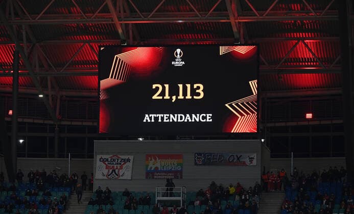 Fussball, Herren, Saison 2021 2022, Europa League (Play-offs, zum Erreichen des Achtelfinals, Hinspiel), RB Leipzig - Real Sociedad San Sebastian, Anzeigetafel mit Zuschauerzahl: 21113, 17.02. 2022, Copyright: xMatthiasxKochx