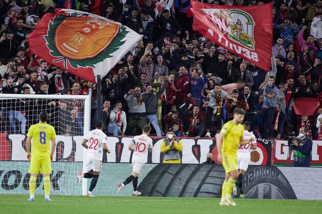 February 17, 2022, SEVILLA, SEVILLA, SPAIN: Ivan Rakitic of Sevilla FC celebrates a goal during the UEFA Europa League Knockout Round Play-Offs Leg One match between Sevilla FC and Dinamo Zagreb at Ramon Sanchez-Pizjuan stadium on February 17, 2022, in Sevilla, Spain. SEVILLA SPAIN - ZUMAa181 20220217_zaa_a181_104 Copyright: xJoaquinxCorcherox