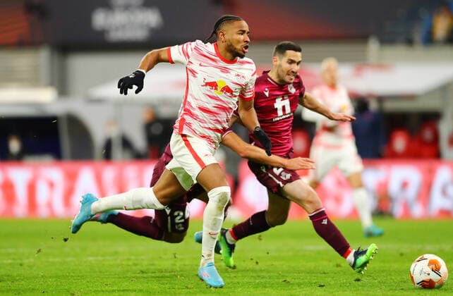 RB Leipzig - San Sebastian 17.02.2022 Leipzig, 17.02.2022, Red Bull Arena, Fussball, UEFA Europa League, Play Off Runde , RB Leipzig (GER) vs. Real Sociedad San Sebastian (ESP) , Im Bild: Christopher Nkunku (18, RB Leipzig) und Joseba Zaldua (2, San Sebastian) , UEFA regulations prohibit any use of photographs as image sequences and or quasi-video ,
