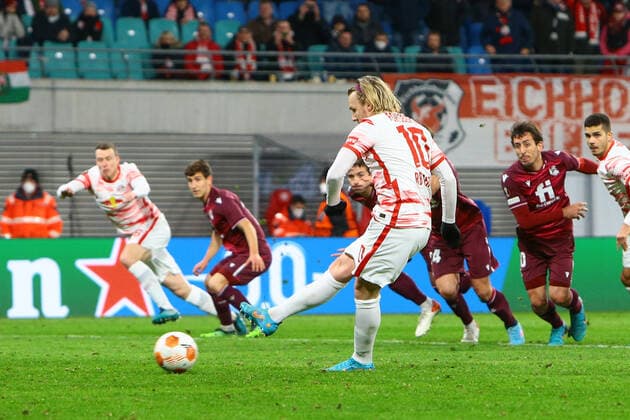 17.02.2022, xtgx, Fussball UEFA European League, RB Leipzig - Real Sociedad San Sebastian emspor, v.l. (DFL DFB REGULATIONS PROHIBIT ANY USE OF PHOTOGRAPHS as IMAGE SEQUENCES and or QUASI-VIDEO) Leipzig