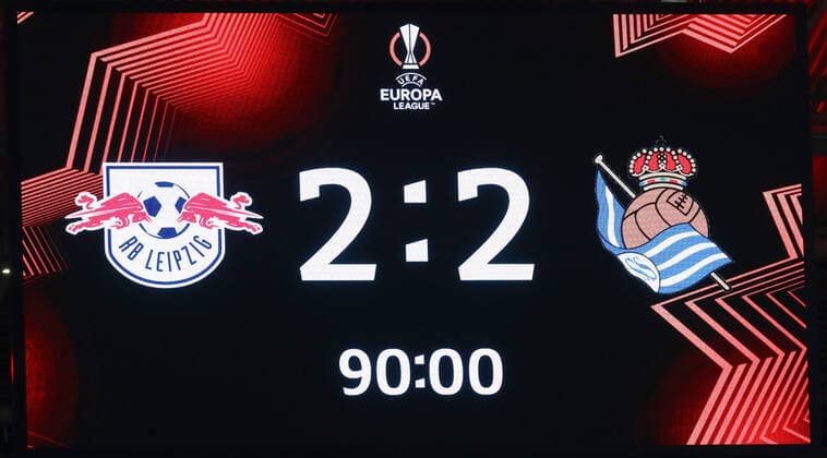 RB Leipzig - San Sebastian 17.02.2022 Leipzig, 17.02.2022, Red Bull Arena, Fussball, UEFA Europa League, Play Off Runde , RB Leipzig (GER) vs. Real Sociedad San Sebastian (ESP) 2:2 (1:1) , Im Bild: Stadionanzeigetafel mit dem Endresultat. , UEFA regulations prohibit any use of photographs as image sequences and or quasi-video ,